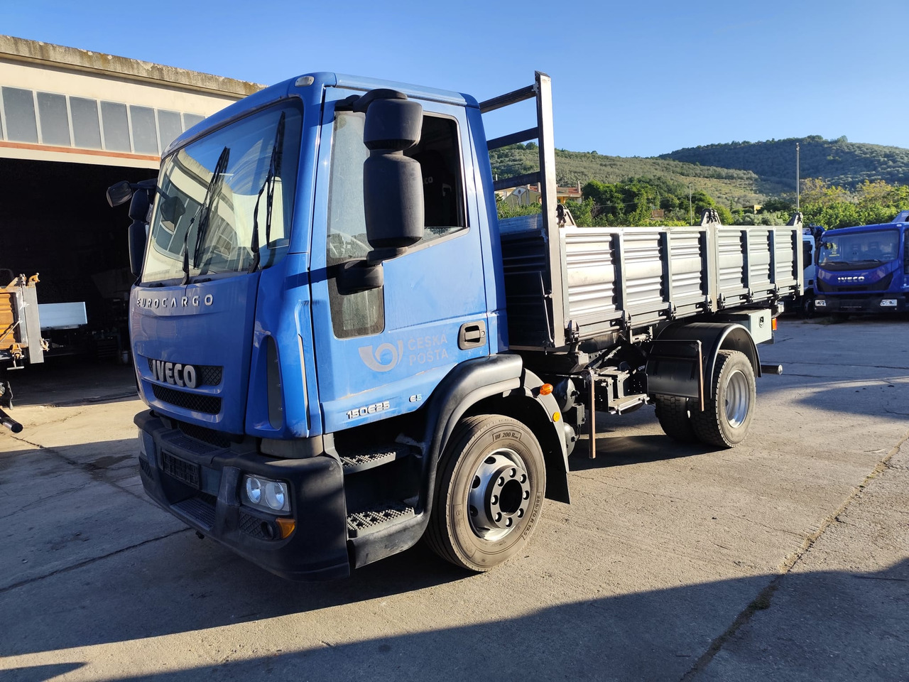 IVECO EUROCARGO 150E25 - شاحنة قلاب: صورة 1 IVECO EUROCARGO 150E25 - شاحنة قلاب: صورة 1