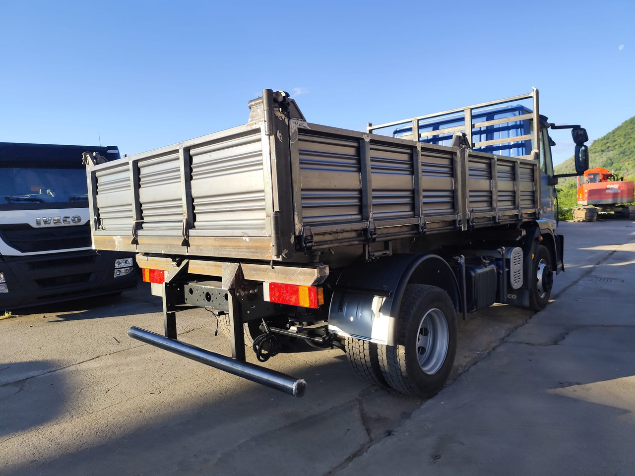 IVECO EUROCARGO 150E25 - شاحنة قلاب: صورة 4 IVECO EUROCARGO 150E25 - شاحنة قلاب: صورة 4