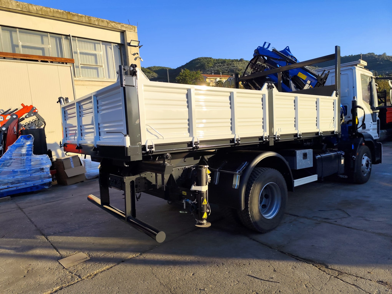 IVECO EUROCARGO 160-250 - شاحنة كرين, شاحنة قلاب: صورة 2 IVECO EUROCARGO 160-250 - شاحنة كرين, شاحنة قلاب: صورة 2