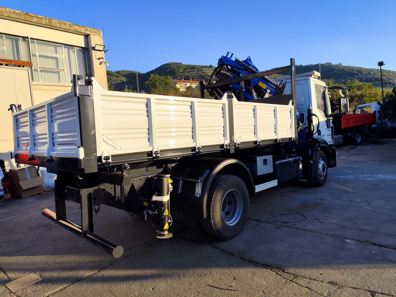 IVECO EUROCARGO 160-250 - شاحنة كرين, شاحنة قلاب: صورة 4 IVECO EUROCARGO 160-250 - شاحنة كرين, شاحنة قلاب: صورة 4