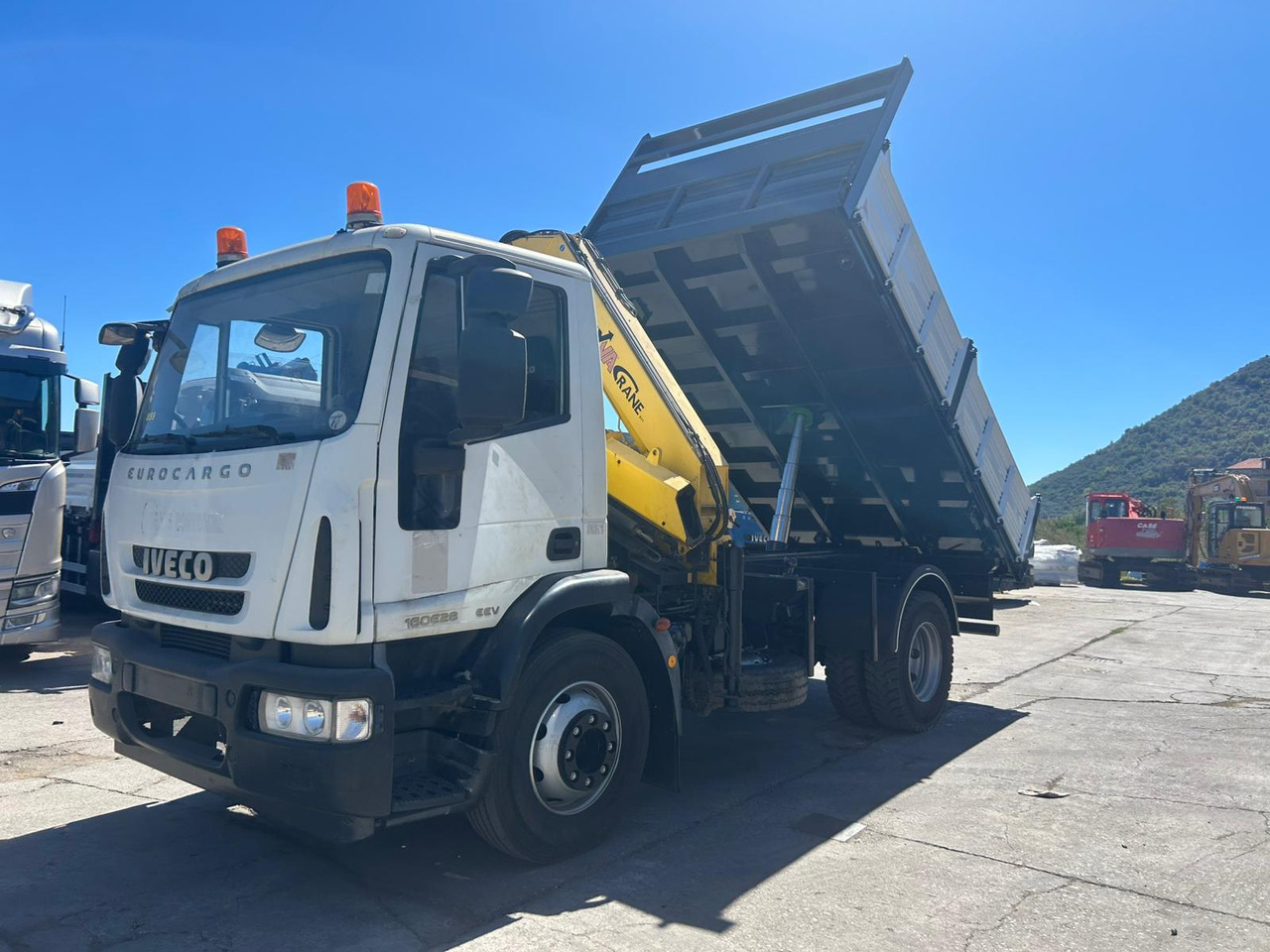 IVECO EUROCARGO 160E28 - شاحنة كرين: صورة 1 IVECO EUROCARGO 160E28 - شاحنة كرين: صورة 1