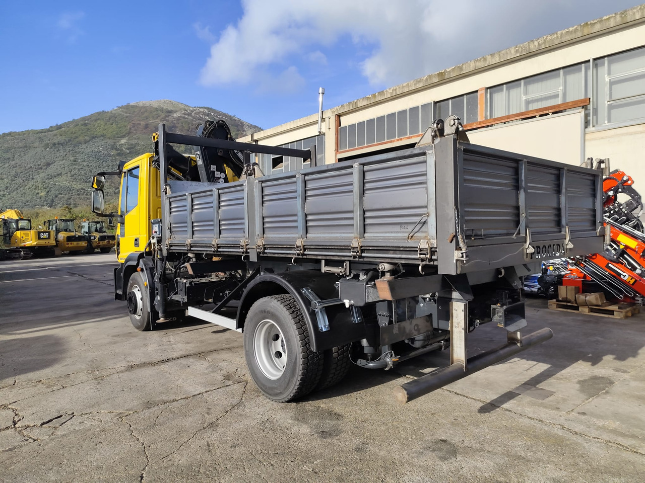 IVECO EUROCARGO 160E30 - شاحنة كرين: صورة 3 IVECO EUROCARGO 160E30 - شاحنة كرين: صورة 3