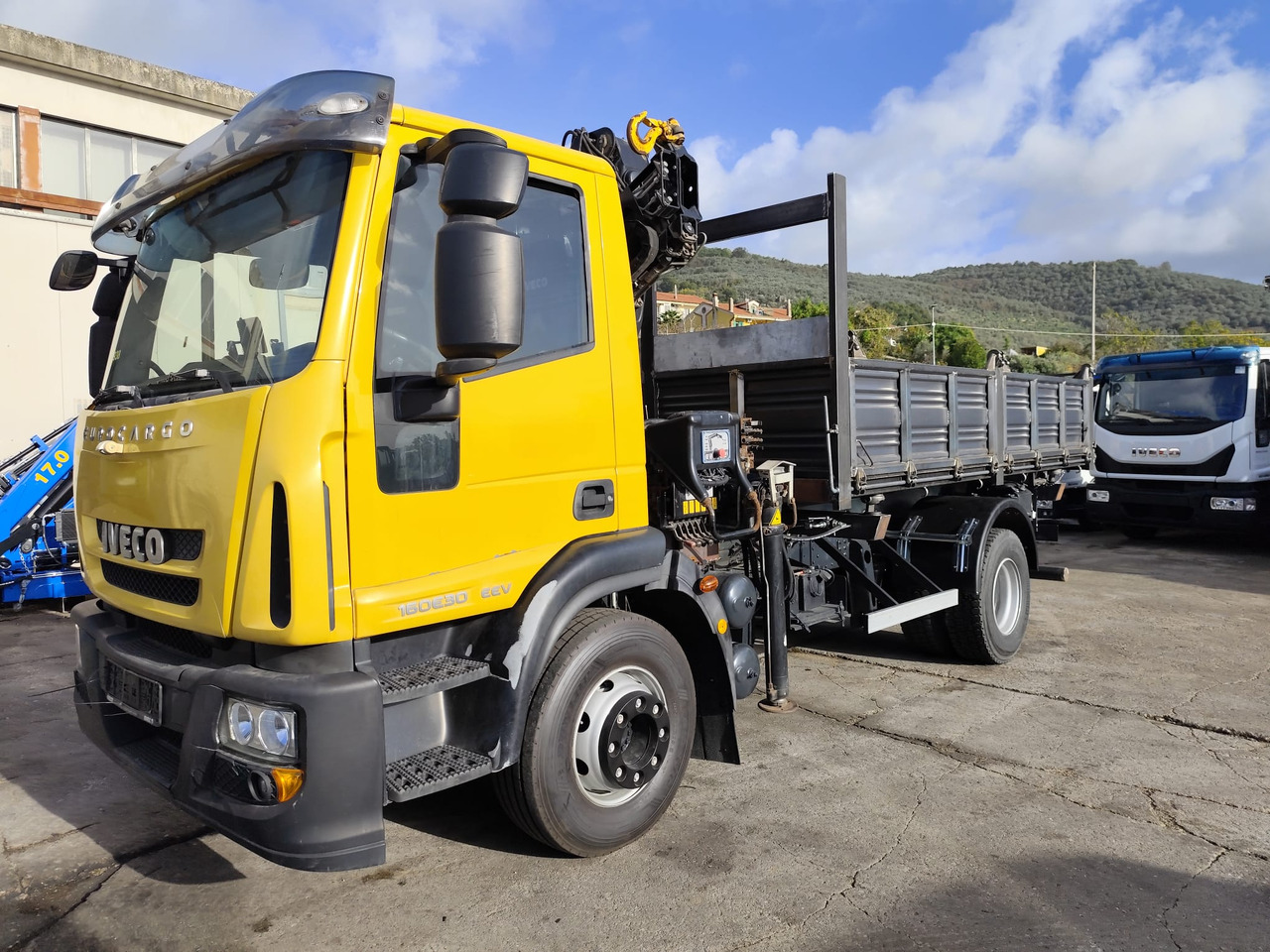 IVECO EUROCARGO 160E30 - شاحنة كرين: صورة 1 IVECO EUROCARGO 160E30 - شاحنة كرين: صورة 1