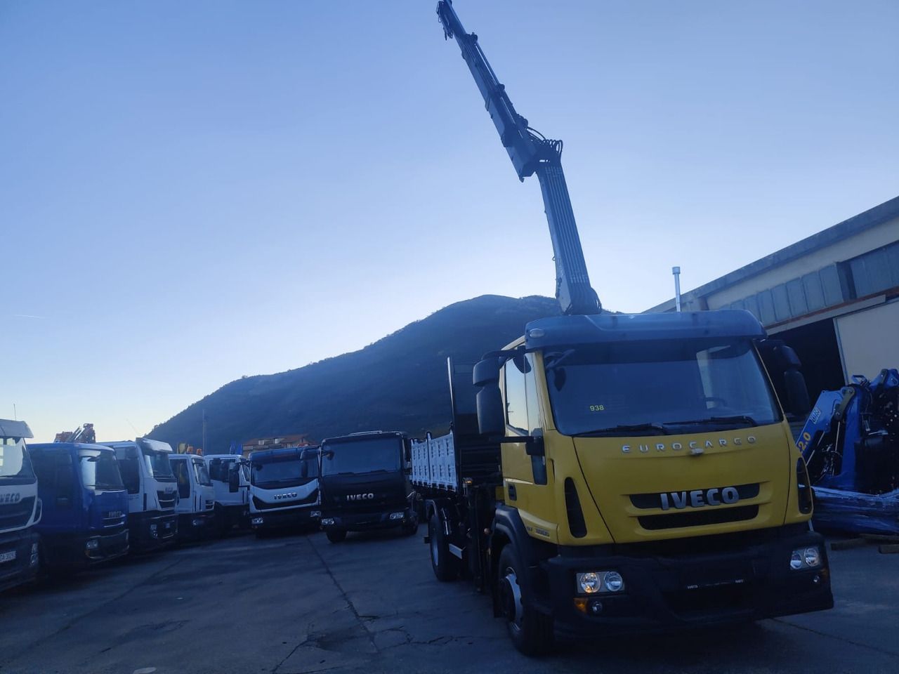 IVECO EUROCARGO 160E30 - شاحنة كرين: صورة 3 IVECO EUROCARGO 160E30 - شاحنة كرين: صورة 3