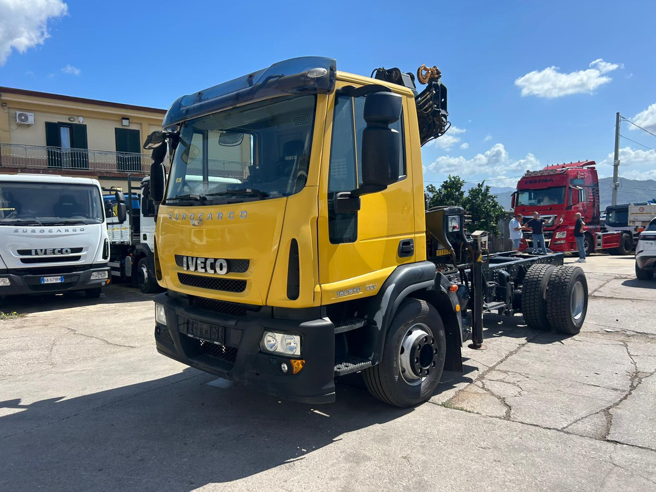 IVECO EUROCARGO 160E30 - شاحنة كرين: صورة 1 IVECO EUROCARGO 160E30 - شاحنة كرين: صورة 1