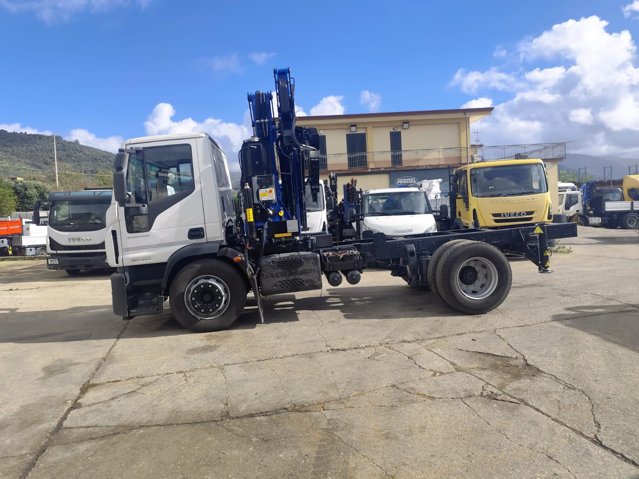 شاحنة كرين, شاحنة كرين IVECO EUROCARGO 180-250: صورة 12 شاحنة كرين, شاحنة كرين IVECO EUROCARGO 180-250: صورة 12
