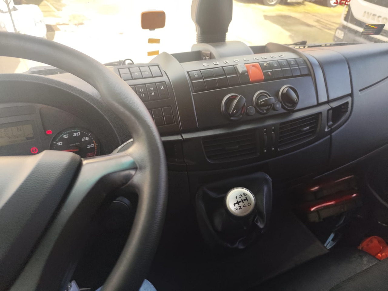 شاحنة كرين, شاحنة كرين IVECO EUROCARGO 180-250: صورة 34 شاحنة كرين, شاحنة كرين IVECO EUROCARGO 180-250: صورة 34