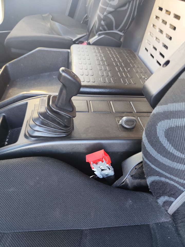 IVECO EUROCARGO 180-320 - شاحنة هيكل كابينة: صورة 4 IVECO EUROCARGO 180-320 - شاحنة هيكل كابينة: صورة 4