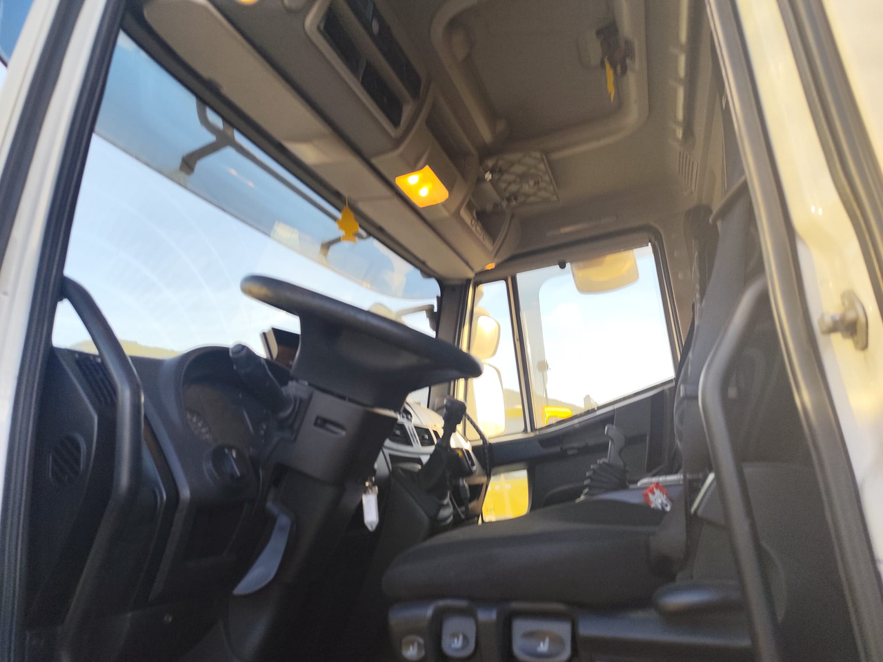 شاحنة هيكل كابينة IVECO EUROCARGO 180-320: صورة 8
