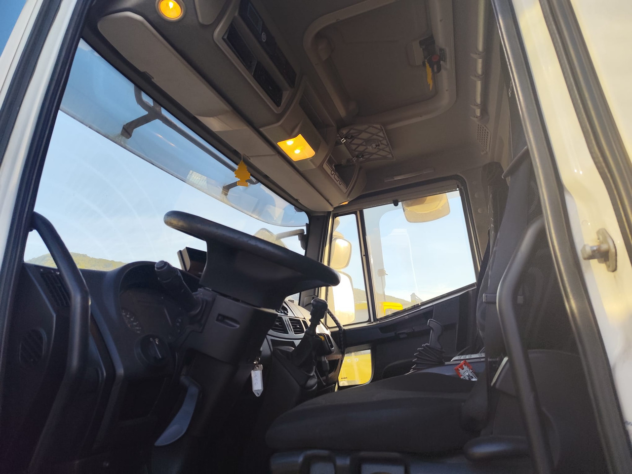 شاحنة هيكل كابينة IVECO EUROCARGO 180-320: صورة 7