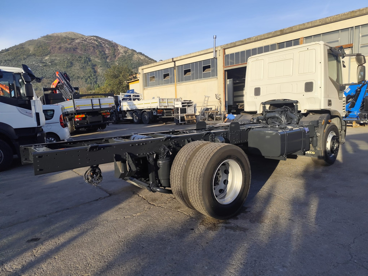 شاحنة هيكل كابينة IVECO EUROCARGO 180-320: صورة 23