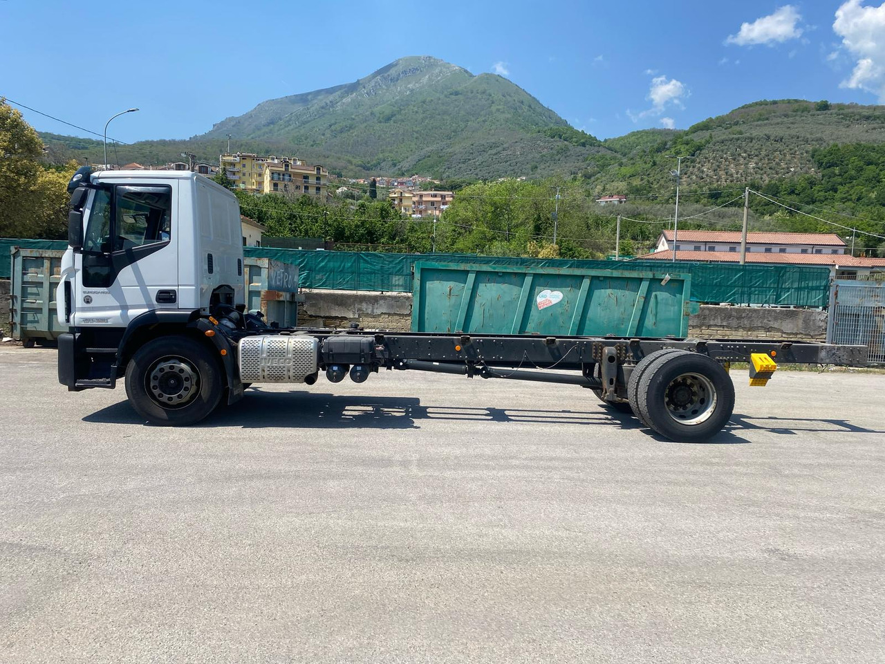 IVECO EUROCARGO 180-320 - شاحنة هيكل كابينة: صورة 4 IVECO EUROCARGO 180-320 - شاحنة هيكل كابينة: صورة 4