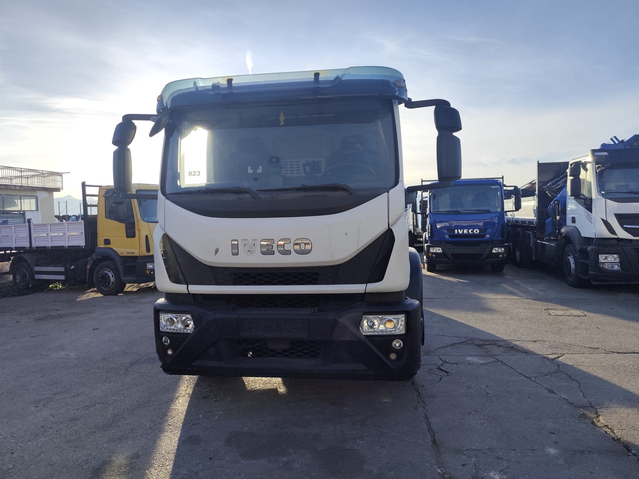 شاحنة هيكل كابينة IVECO EUROCARGO 180-320: صورة 35