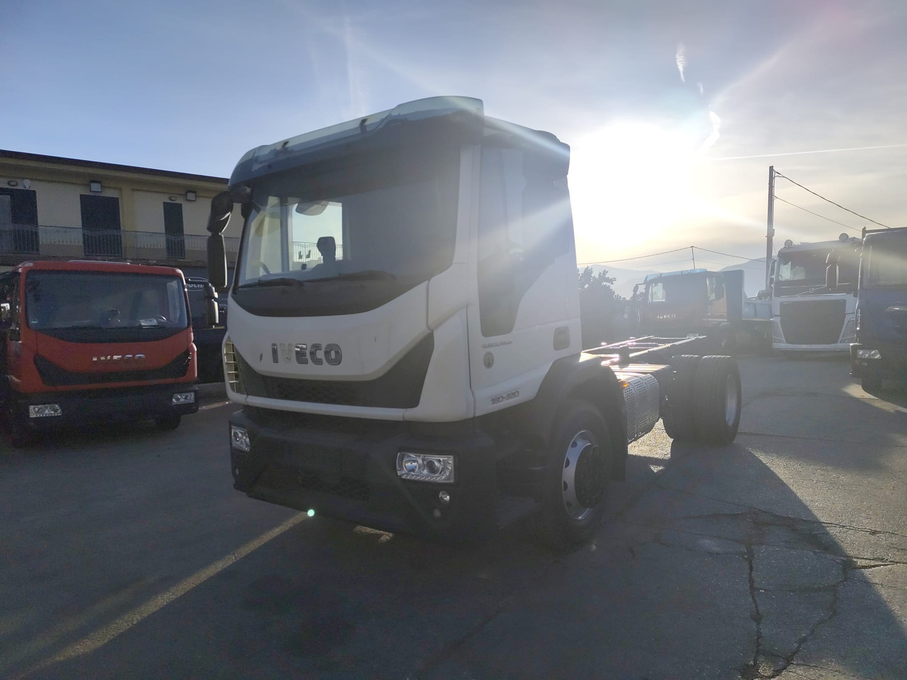 شاحنة هيكل كابينة IVECO EUROCARGO 180-320: صورة 39