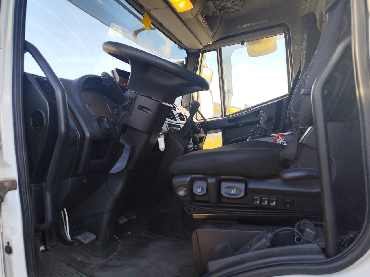 شاحنة هيكل كابينة IVECO EUROCARGO 180-320: صورة 9