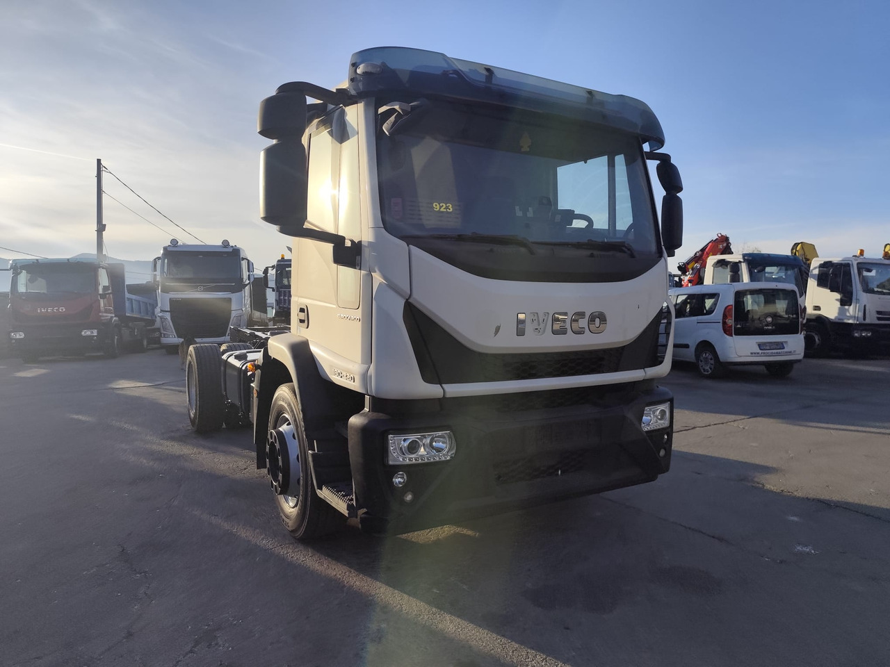 شاحنة هيكل كابينة IVECO EUROCARGO 180-320: صورة 30