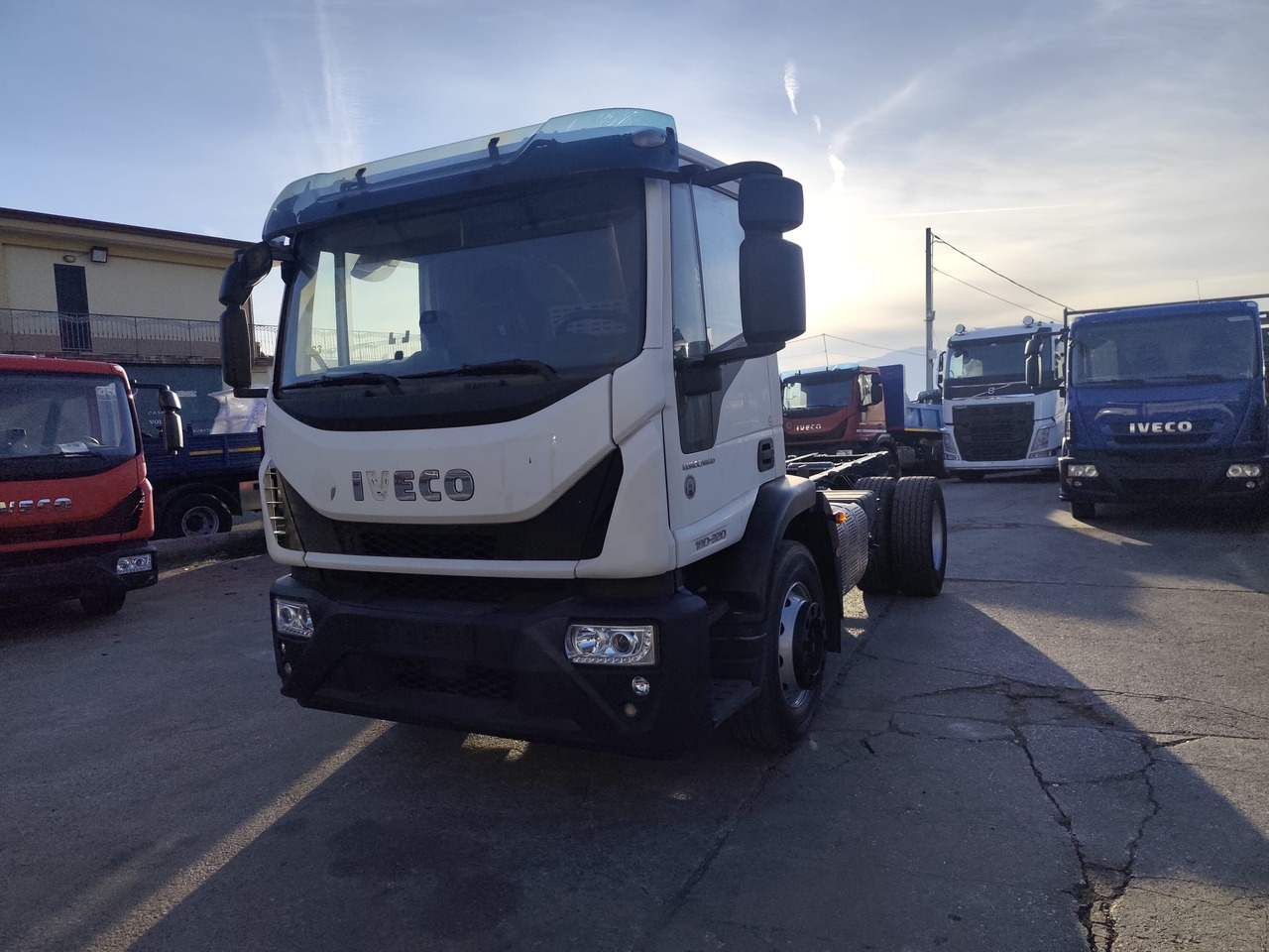 شاحنة هيكل كابينة IVECO EUROCARGO 180-320: صورة 38