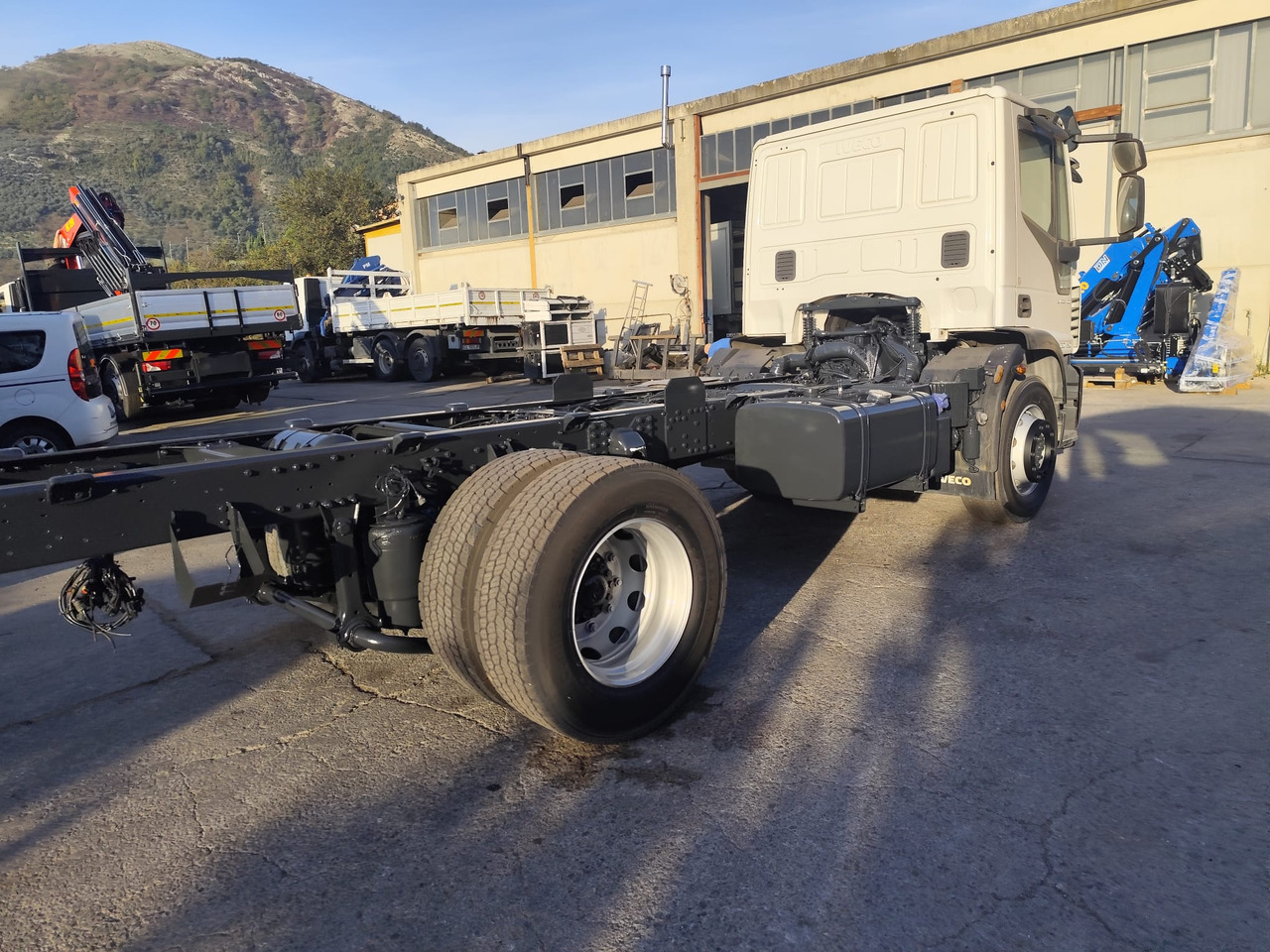 شاحنة هيكل كابينة IVECO EUROCARGO 180-320: صورة 24