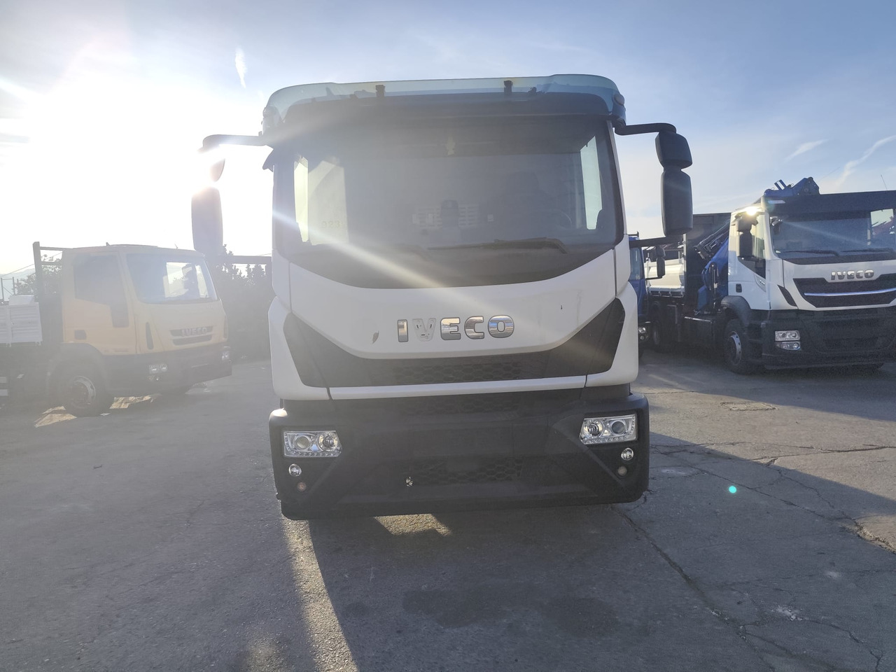 شاحنة هيكل كابينة IVECO EUROCARGO 180-320: صورة 34