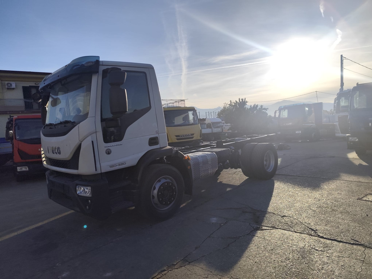 شاحنة هيكل كابينة IVECO EUROCARGO 180-320: صورة 12