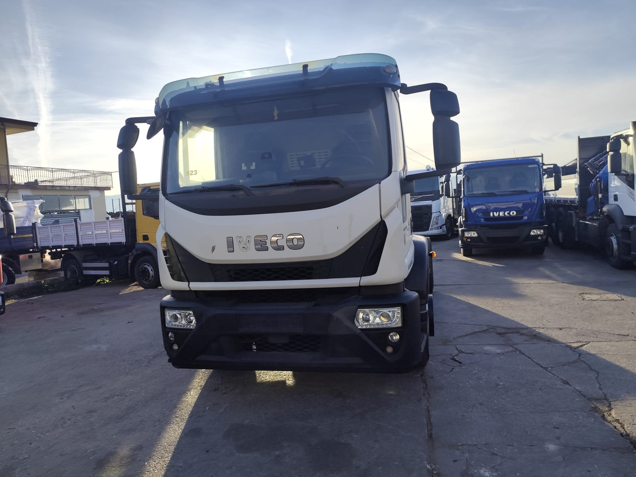 شاحنة هيكل كابينة IVECO EUROCARGO 180-320: صورة 36