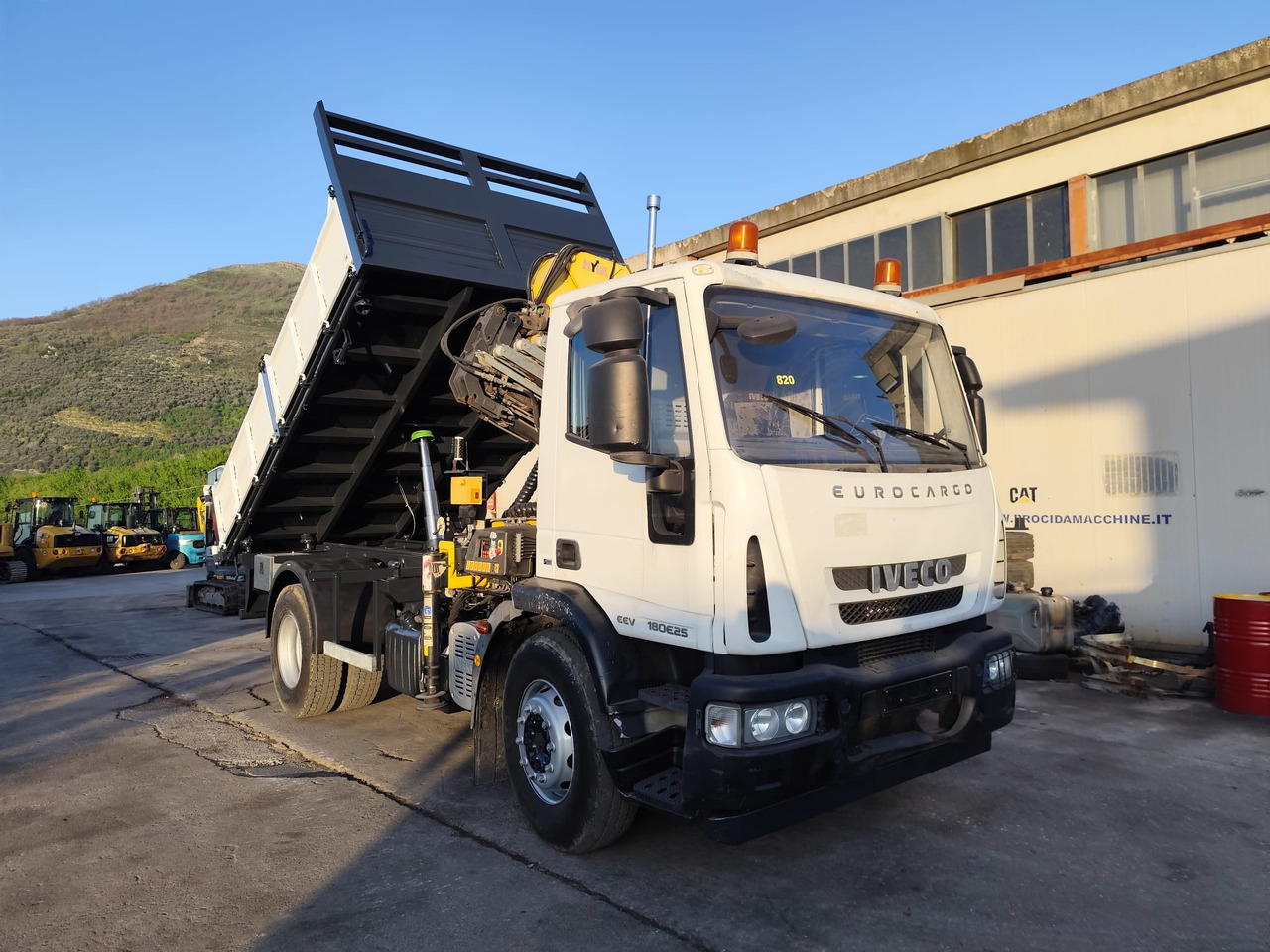 IVECO EUROCARGO 180E25 - شاحنة كرين: صورة 1 IVECO EUROCARGO 180E25 - شاحنة كرين: صورة 1