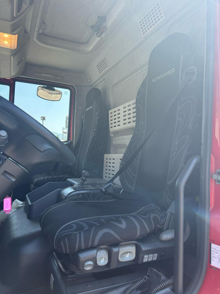 IVECO EUROCARGO 180E30 - شاحنات مسطحة: صورة 4 IVECO EUROCARGO 180E30 - شاحنات مسطحة: صورة 4