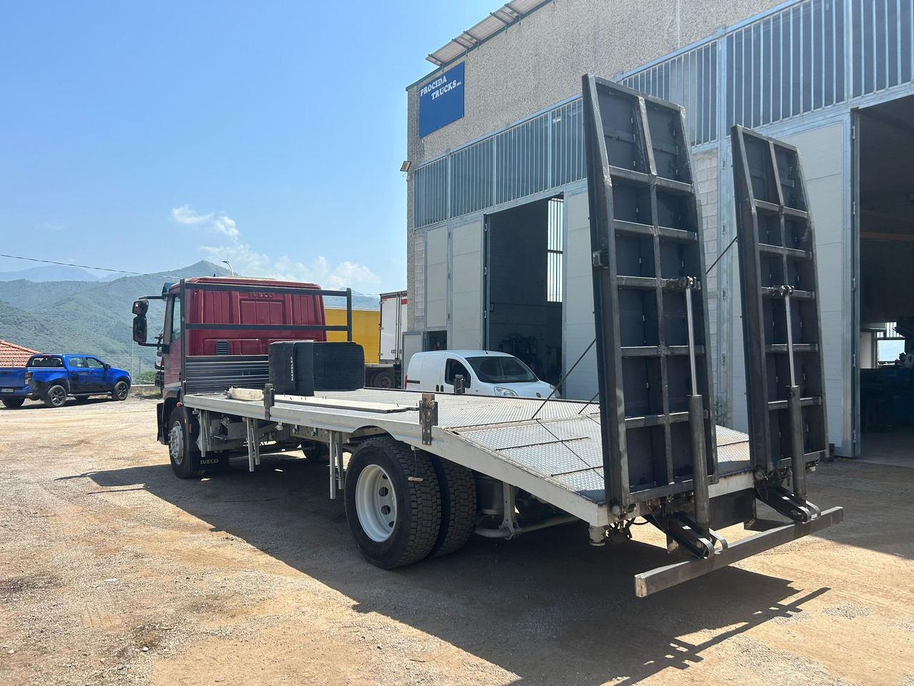 IVECO EUROCARGO 180E30 - شاحنات مسطحة: صورة 5 IVECO EUROCARGO 180E30 - شاحنات مسطحة: صورة 5