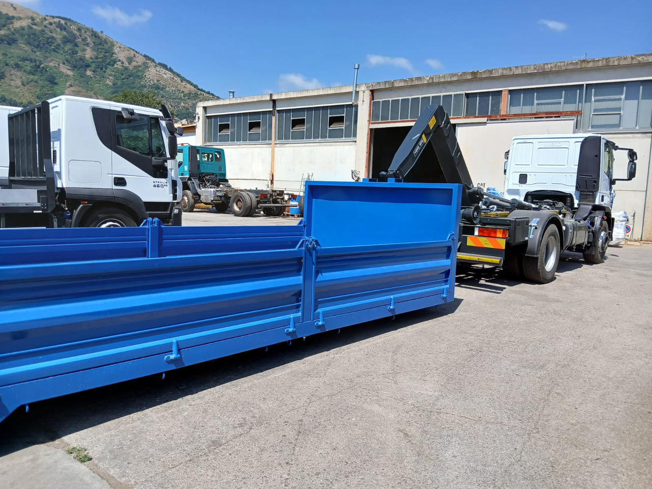 IVECO EUROCARGO 190EL25 - شاحنة ذات خطاف: صورة 2 IVECO EUROCARGO 190EL25 - شاحنة ذات خطاف: صورة 2