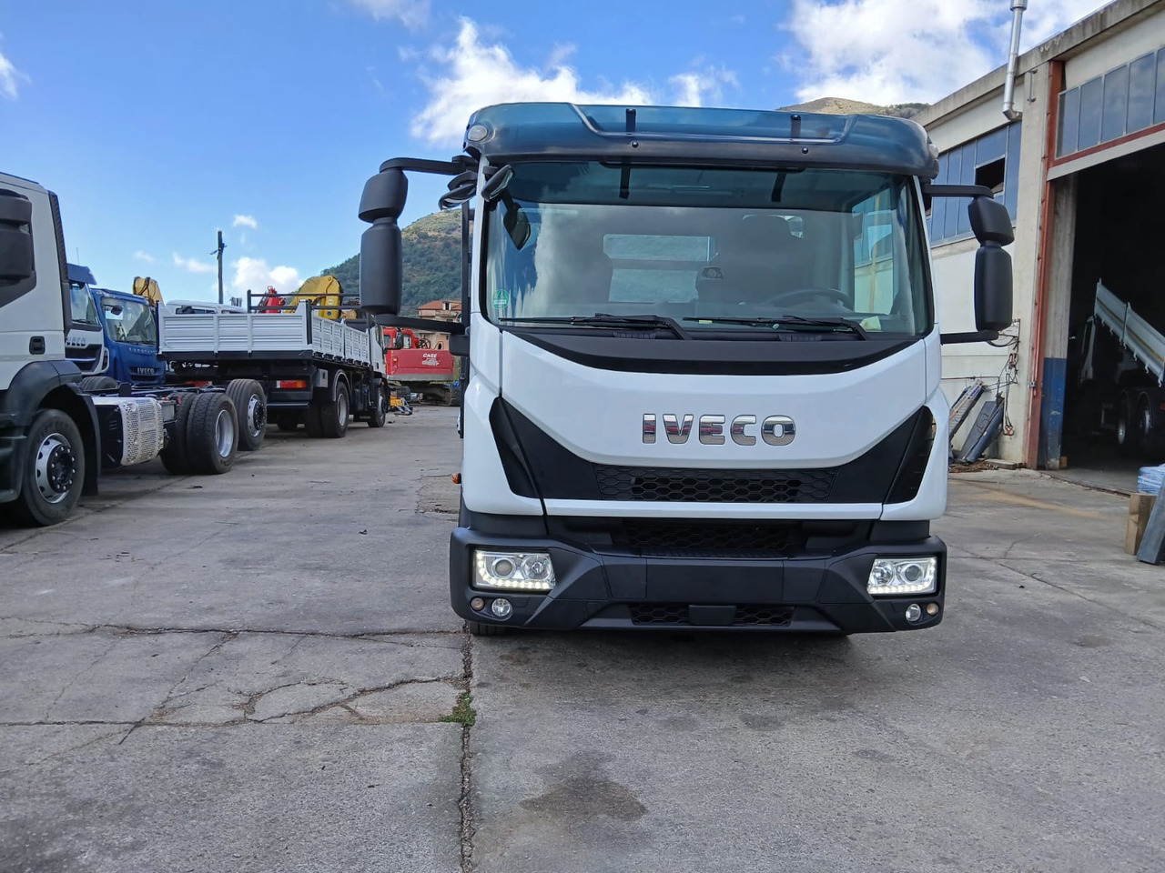 IVECO EUROCARGO 75-210 - شاحنة قلاب: صورة 4 IVECO EUROCARGO 75-210 - شاحنة قلاب: صورة 4