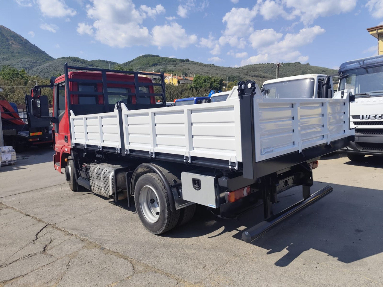 IVECO EUROCARGO 80-190 - شاحنة هيكل كابينة: صورة 4 IVECO EUROCARGO 80-190 - شاحنة هيكل كابينة: صورة 4