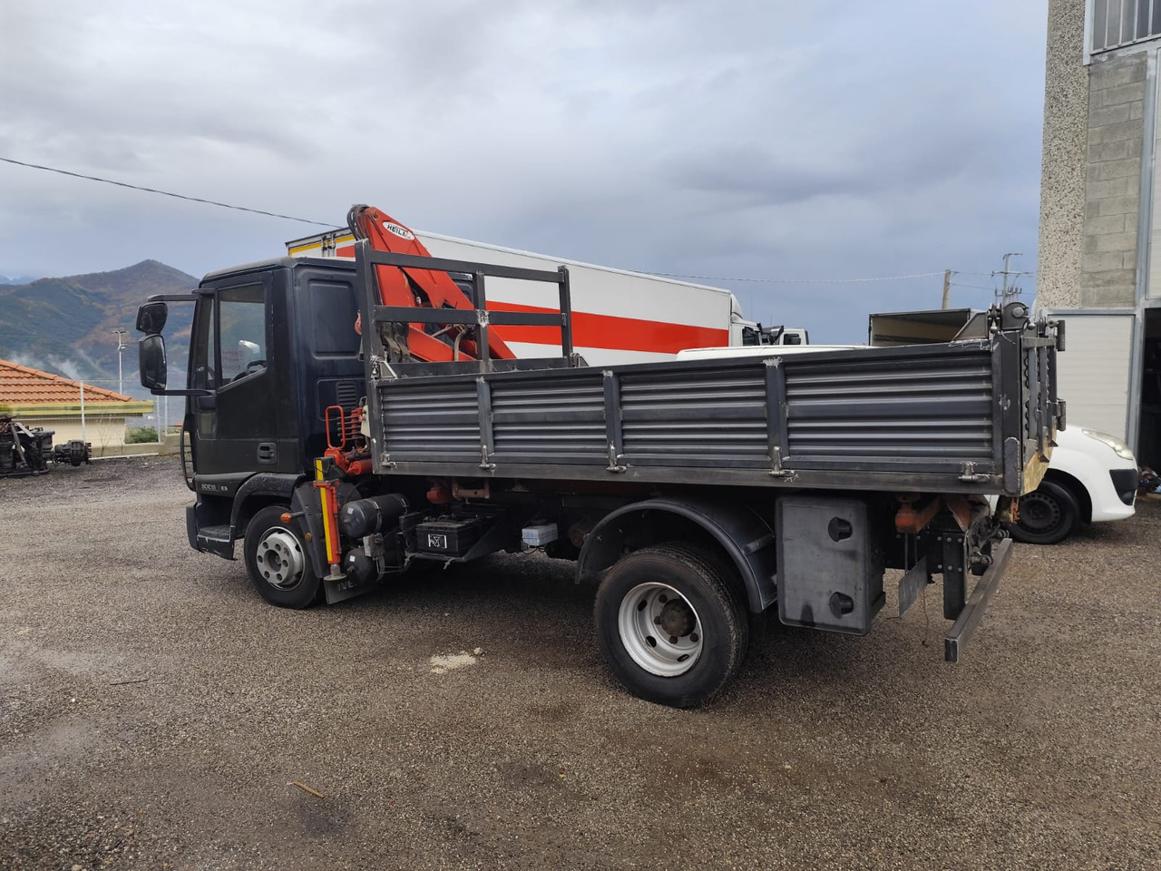 IVECO EUROCARGO 80E18 - شاحنة كرين, شاحنة قلاب: صورة 4 IVECO EUROCARGO 80E18 - شاحنة كرين, شاحنة قلاب: صورة 4