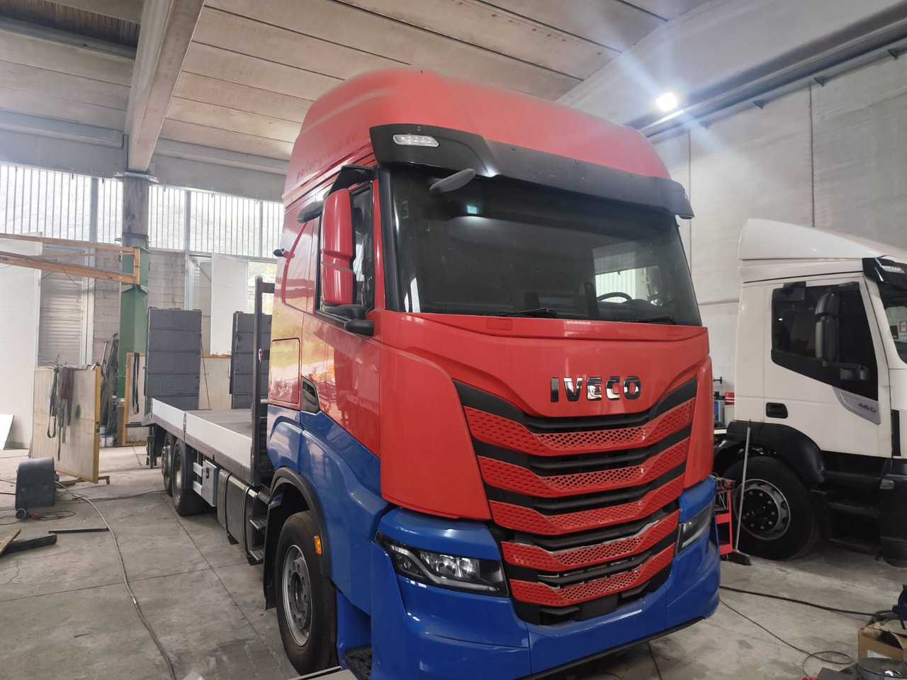 IVECO S-WAY AS260S48 Y - شاحنات مسطحة: صورة 4 IVECO S-WAY AS260S48 Y - شاحنات مسطحة: صورة 4