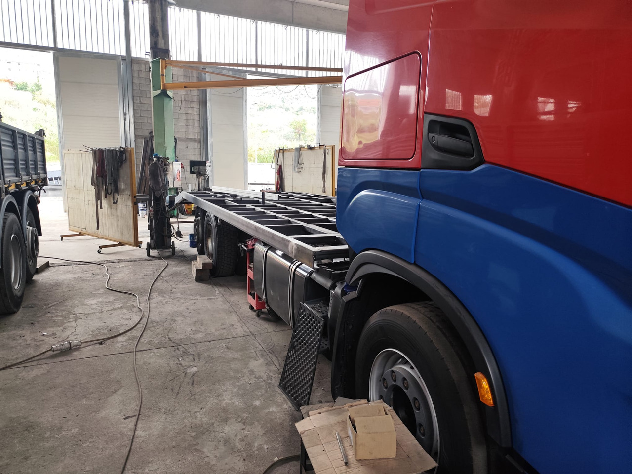 IVECO S-WAY AS260S48 Y - شاحنات مسطحة: صورة 4 IVECO S-WAY AS260S48 Y - شاحنات مسطحة: صورة 4