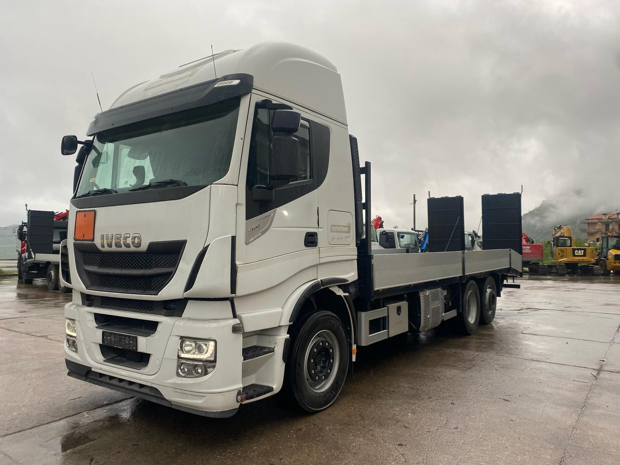 IVECO STRALIS AS 260S46 - شاحنات مسطحة: صورة 1 IVECO STRALIS AS 260S46 - شاحنات مسطحة: صورة 1