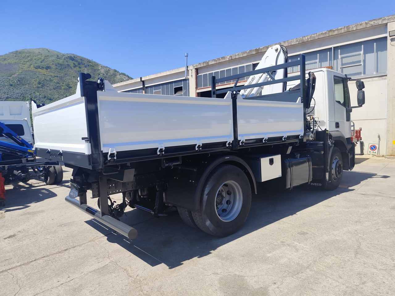 شاحنة كرين, شاحنة قلاب IVECO STRALIS CUBE 190S33: صورة 35 شاحنة كرين, شاحنة قلاب IVECO STRALIS CUBE 190S33: صورة 35