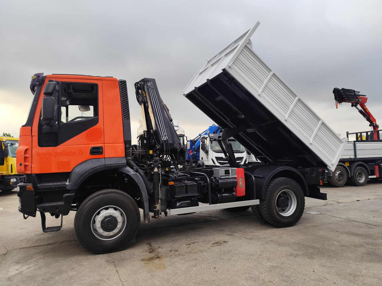 IVECO TRAKKER 190T36 - شاحنة كرين, شاحنة قلاب: صورة 2 IVECO TRAKKER 190T36 - شاحنة كرين, شاحنة قلاب: صورة 2
