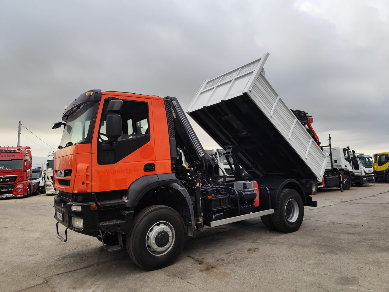 IVECO TRAKKER 190T36 - شاحنة كرين, شاحنة قلاب: صورة 1 IVECO TRAKKER 190T36 - شاحنة كرين, شاحنة قلاب: صورة 1