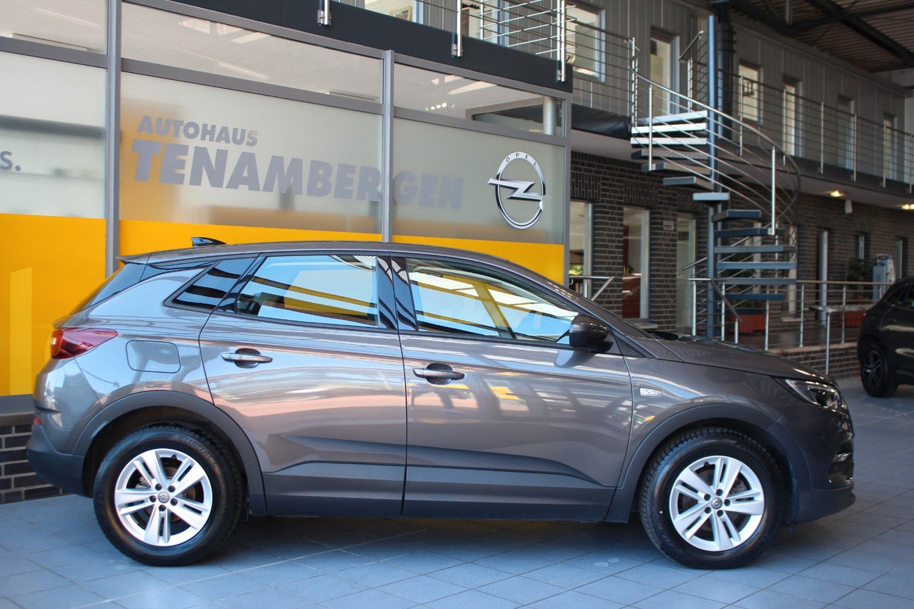 Opel Grandland Edition 1.2 Automatik Navi PDC v+h LED - سيارة دفع رباعي: صورة 3 Opel Grandland Edition 1.2 Automatik Navi PDC v+h LED - سيارة دفع رباعي: صورة 3