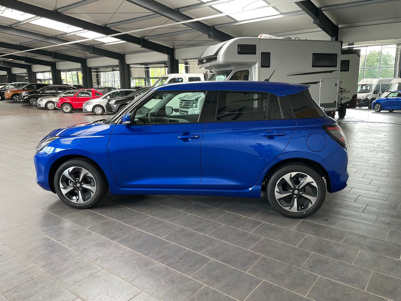 Suzuki Swift 1.2 DUALJET HYBRID Comfort+ - سيارة: صورة 5 Suzuki Swift 1.2 DUALJET HYBRID Comfort+ - سيارة: صورة 5