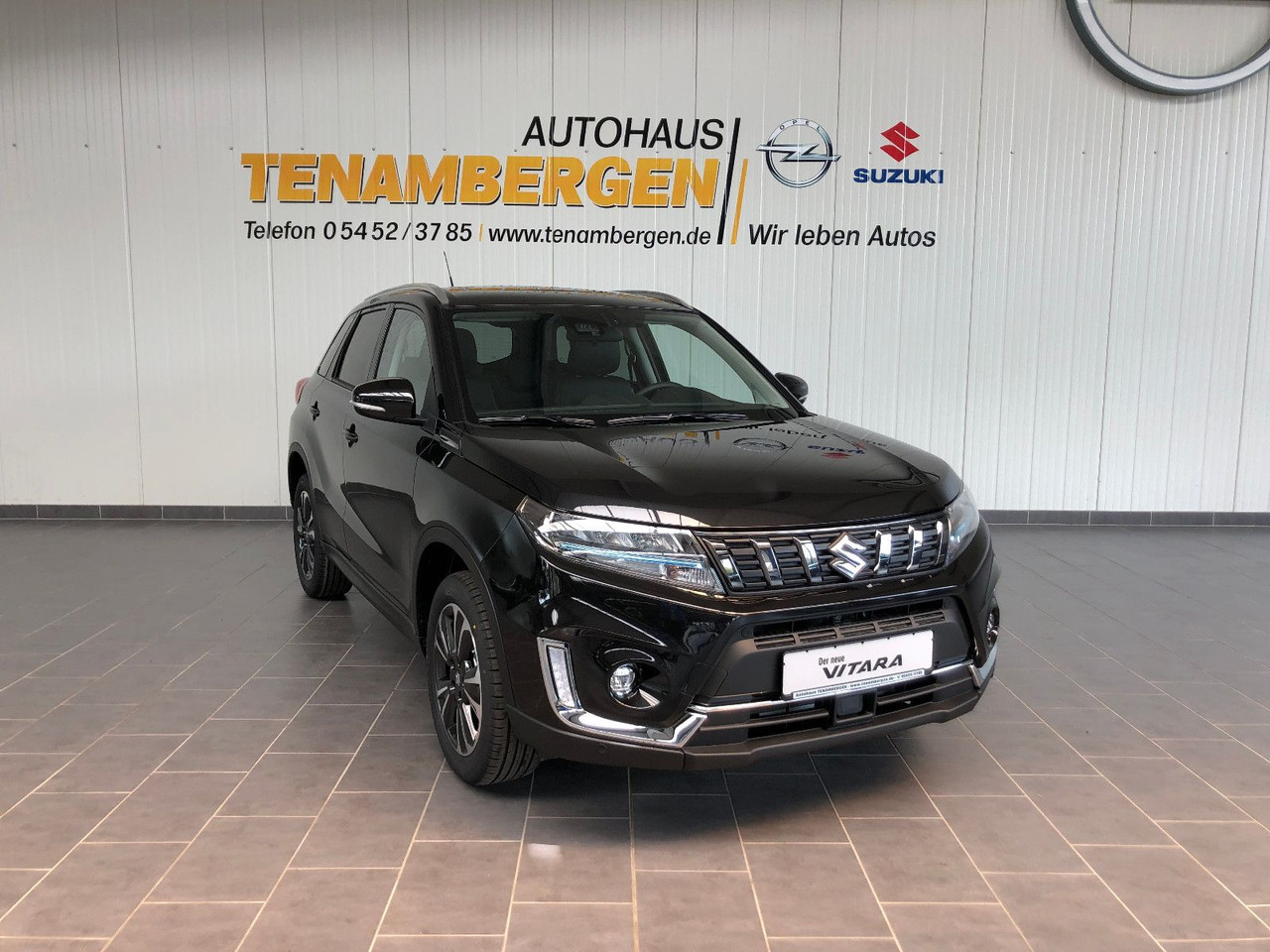 Suzuki Vitara 1.5 Hybrid Comfort+Automatik/ Panor.-Dach - سيارة دفع رباعي: صورة 1 Suzuki Vitara 1.5 Hybrid Comfort+Automatik/ Panor.-Dach - سيارة دفع رباعي: صورة 1