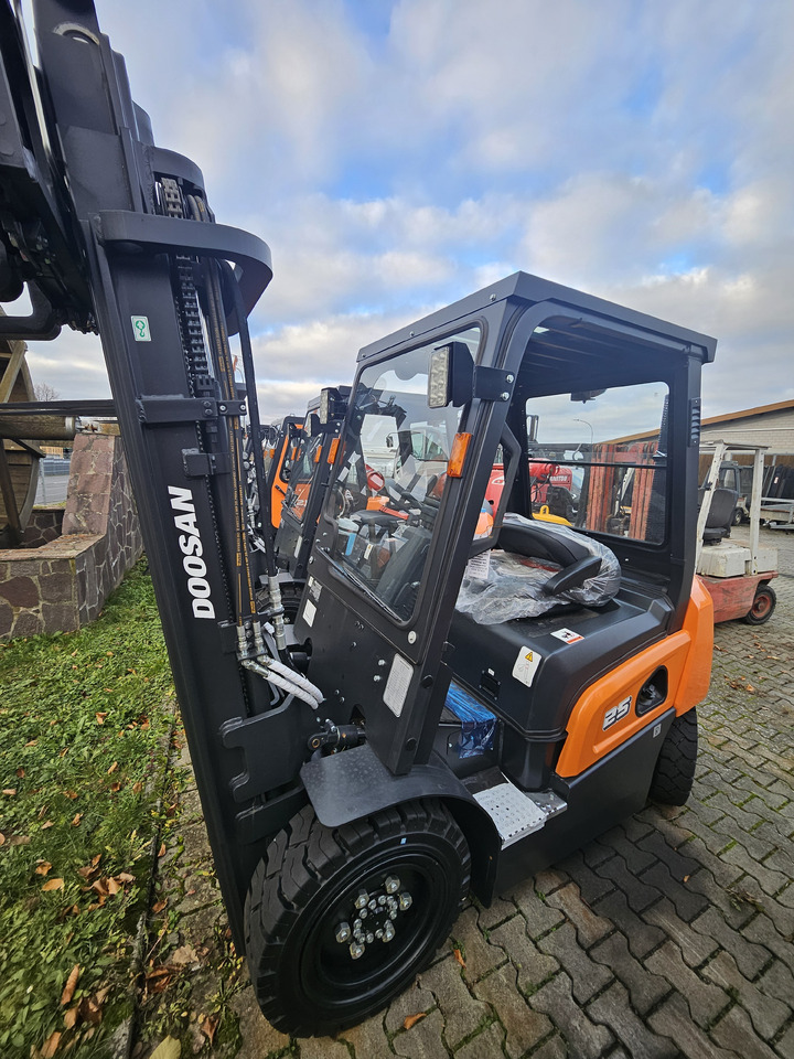 Doosan D30NXS - رافعة شوكية ديزل: صورة 4 Doosan D30NXS - رافعة شوكية ديزل: صورة 4