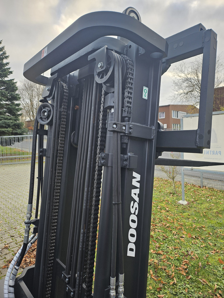 Doosan D30NXS - رافعة شوكية ديزل: صورة 5 Doosan D30NXS - رافعة شوكية ديزل: صورة 5
