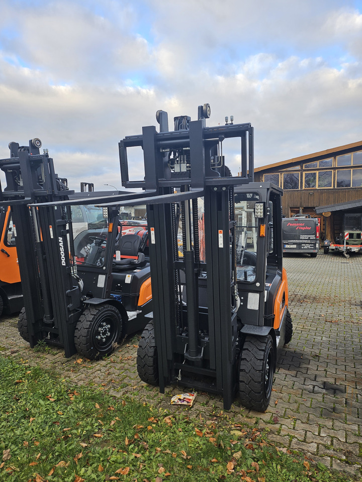 Doosan D30NXS - رافعة شوكية ديزل: صورة 2 Doosan D30NXS - رافعة شوكية ديزل: صورة 2