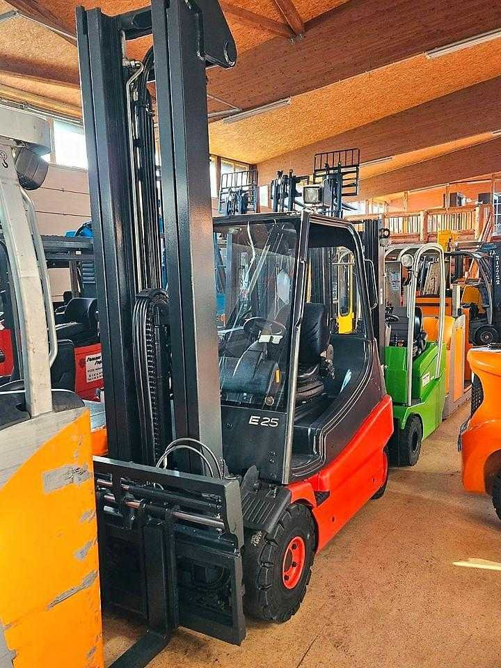 Linde E25 - رافعة شوكية كهربائية: صورة 1 Linde E25 - رافعة شوكية كهربائية: صورة 1