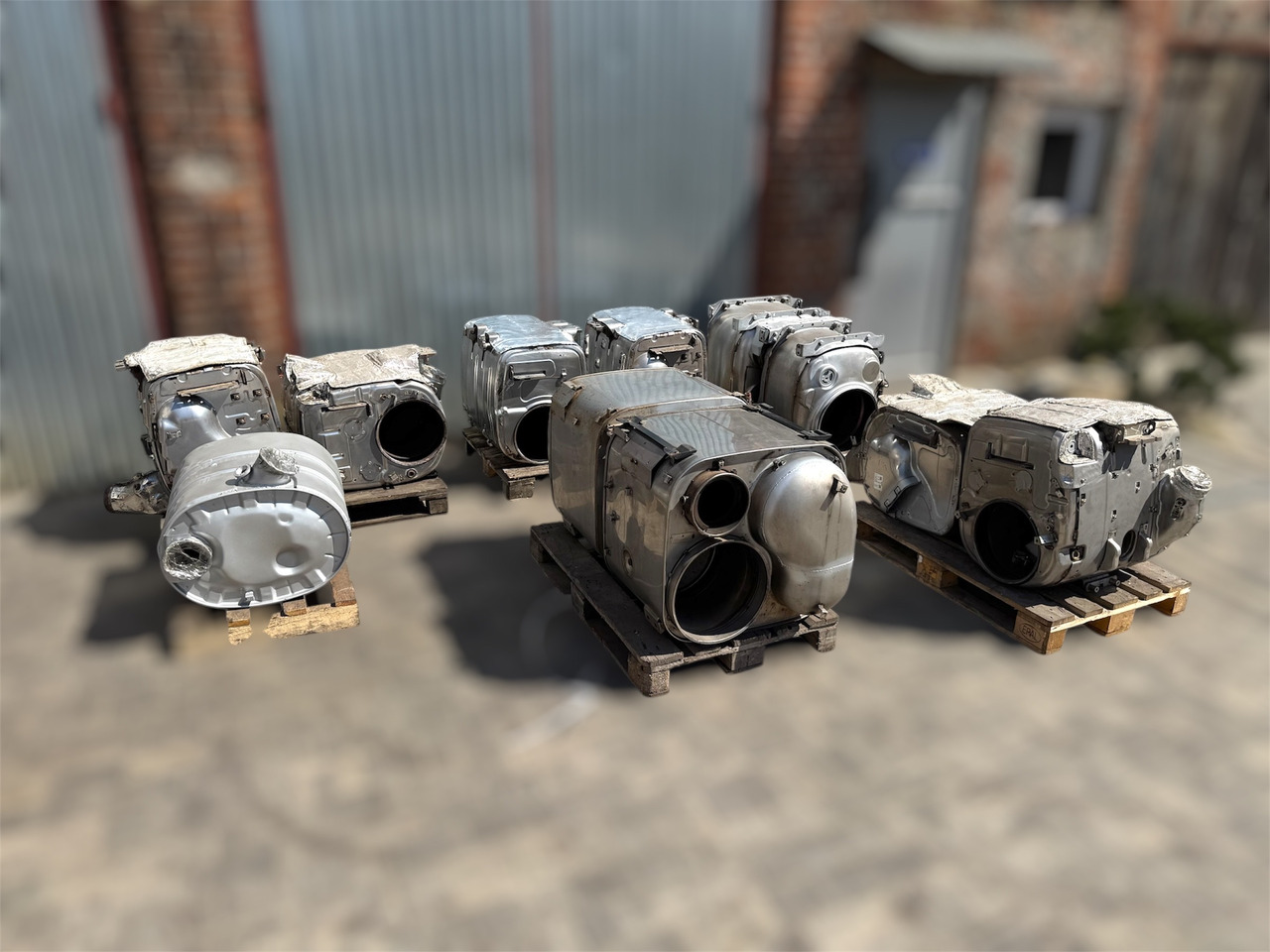 Catalyst exhaust SCR DPF DOC DAF MAN VOLVO SCANIA RENAULT XF 106 XG XG+ TGX TGS FH13 - محول حفزي: صورة 1 Catalyst exhaust SCR DPF DOC DAF MAN VOLVO SCANIA RENAULT XF 106 XG XG+ TGX TGS FH13 - محول حفزي: صورة 1