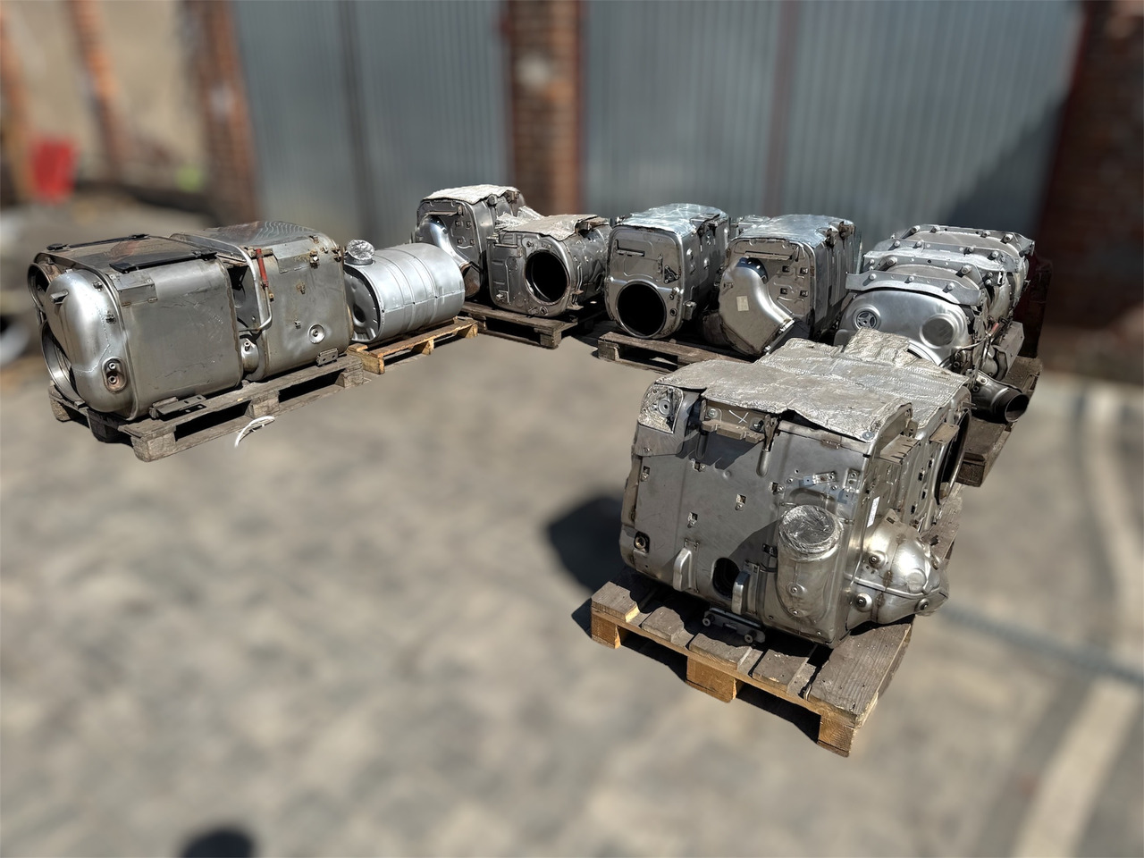 Catalyst exhaust SCR DPF DOC DAF MAN VOLVO SCANIA RENAULT XF 106 XG XG+ TGX TGS FH13 - محول حفزي: صورة 2 Catalyst exhaust SCR DPF DOC DAF MAN VOLVO SCANIA RENAULT XF 106 XG XG+ TGX TGS FH13 - محول حفزي: صورة 2
