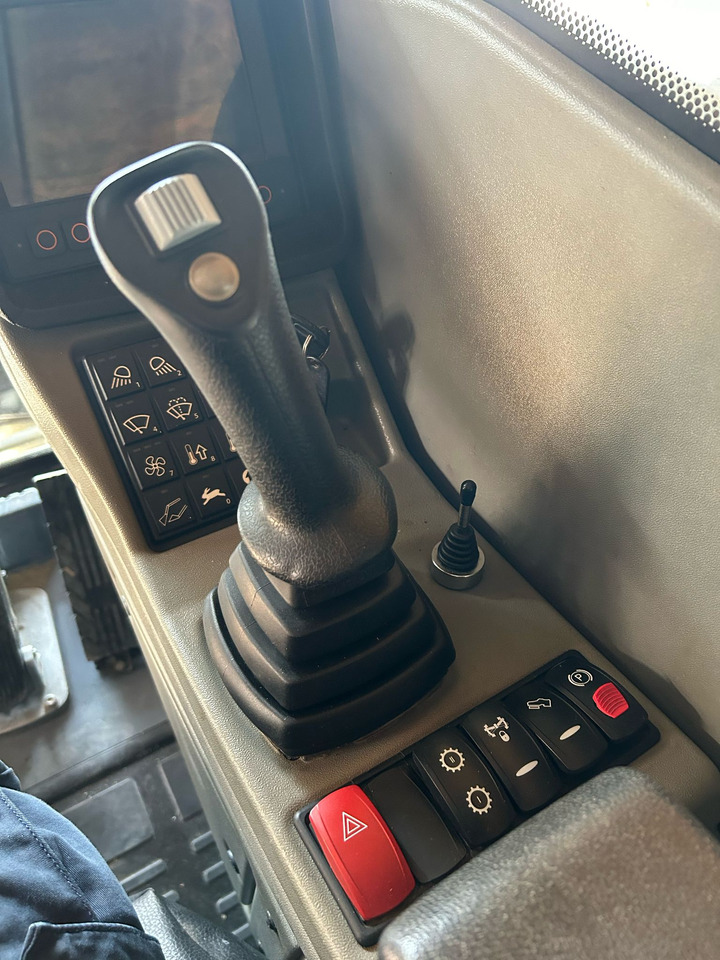 حفارة دولاب SCHAEFF TW95: صورة 10 حفارة دولاب SCHAEFF TW95: صورة 10