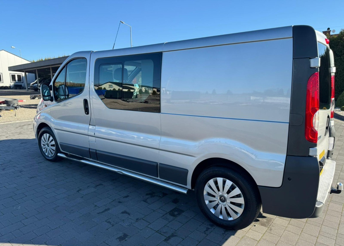 Renault Trafic 2.5 150ps 5- osobowy Doka Stan B. Dobry - الشاحنات الصغيرة كابينة مزدوجة: صورة 3 Renault Trafic 2.5 150ps 5- osobowy Doka Stan B. Dobry - الشاحنات الصغيرة كابينة مزدوجة: صورة 3