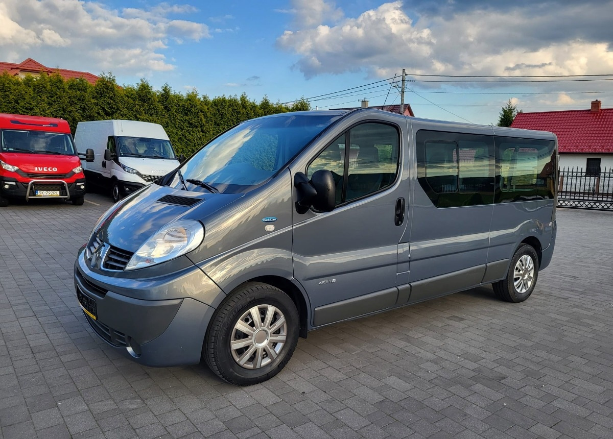 Renault Trafic 9 -osobowy Salon Polska I właściciel Bezwypadkowy Lakier - حافلة صغيرة, ميكروباص: صورة 4 Renault Trafic 9 -osobowy Salon Polska I właściciel Bezwypadkowy Lakier - حافلة صغيرة, ميكروباص: صورة 4
